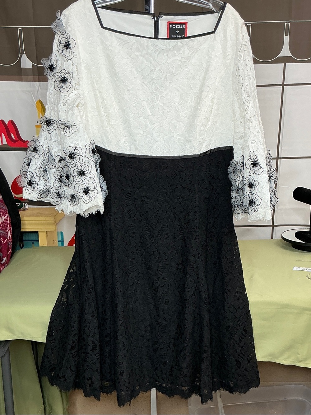 Focus by SHANI White and Black Lace Midi Dress with Floral Sleeve Appliqué sz 12